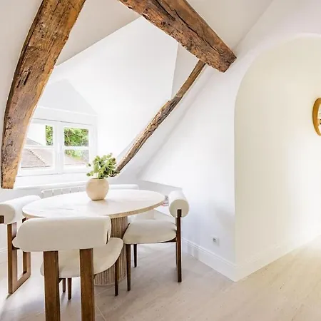 3 Bedrooms Sacree Coeur Place Du Tertre Montmartre Paris