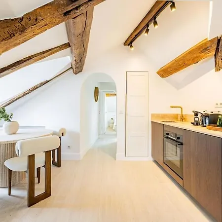 3 Bedrooms Sacree Coeur Place Du Tertre Montmartre *