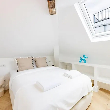 3 Bedrooms Sacree Coeur Place Du Tertre Montmartre *