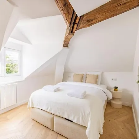 3 Bedrooms Sacree Coeur Place Du Tertre Montmartre