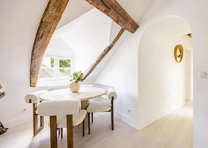 3 Bedrooms Sacree Coeur Place Du Tertre Montmartre Paris