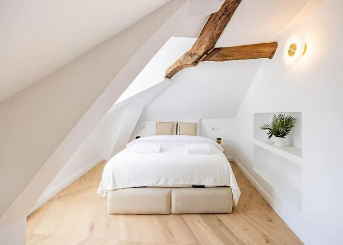 3 Bedrooms Sacree Coeur Place Du Tertre Montmartre Daire Paris
