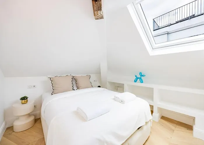 3 Bedrooms Sacree Coeur Place Du Tertre Montmartre *